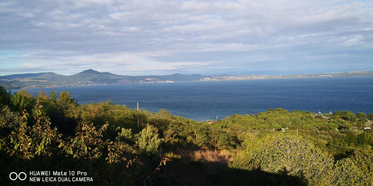 Casa Paolina Nel Centro Di Bracciano Villa Luaran gambar