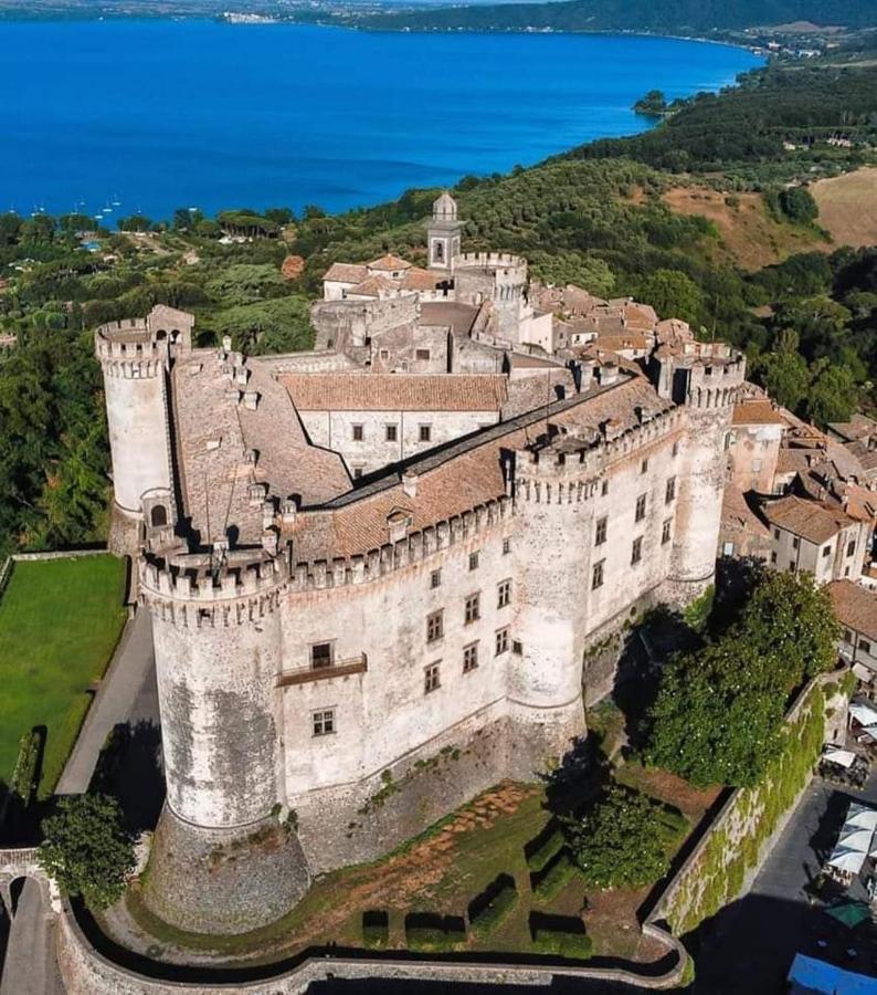 Casa Paolina Nel Centro Di Bracciano Villa Luaran gambar