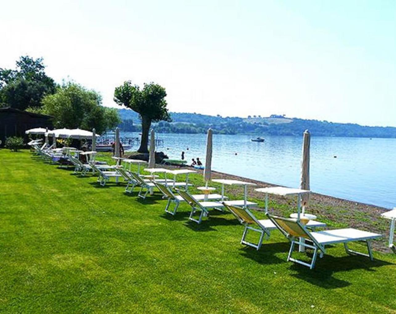 Casa Paolina Nel Centro Di Bracciano Villa Luaran gambar